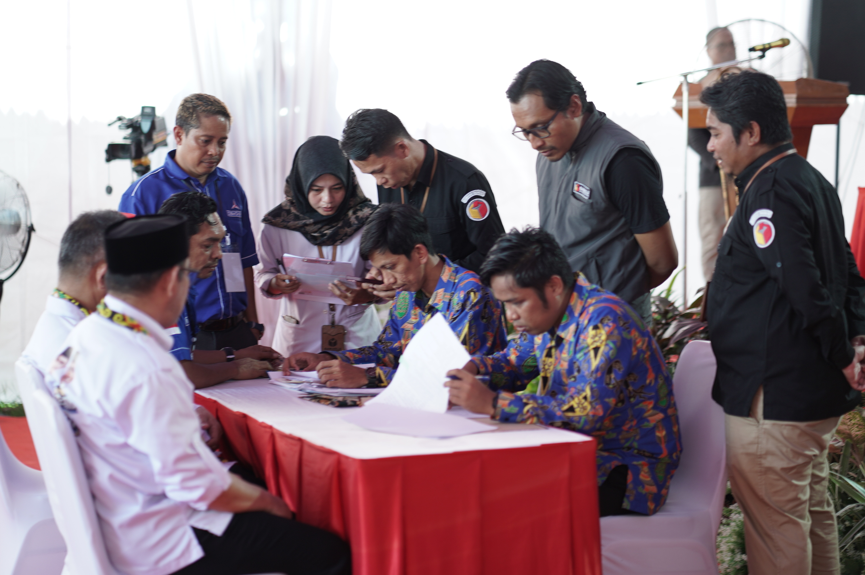 Bawaslu Kota Tarakan awasi pendaftaran Bakal Calon Walikot dan Wakil Walikota Tarakan, Khairul-Ibnu Saud, Rabu (28/8/2024)