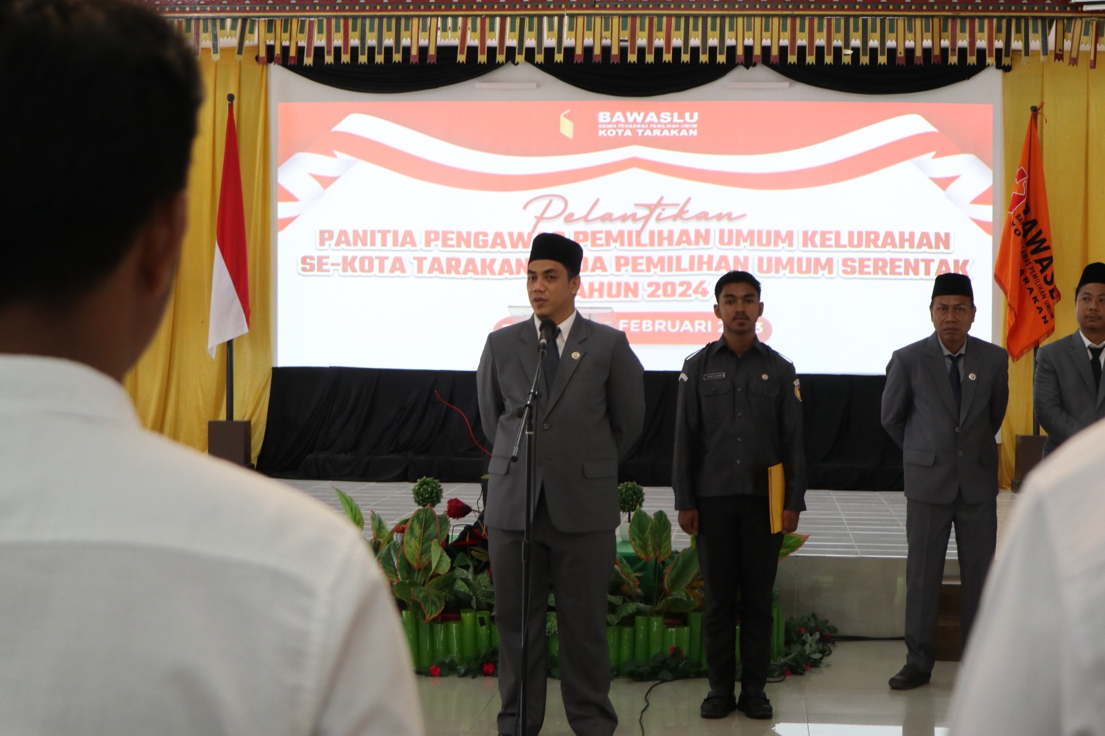 Ketua Bawaslu, Zulfauzy Hasly melantik 20 Pengawas Kelurahan se-Kota Tarakan. Zulfauzy  menekankan agar Panwaslu Kelurahan bekerja dengan mekanisme yang baik.