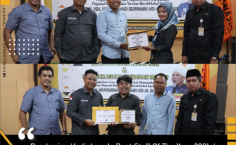 Siti Hadijah Dinobatkan Sebagai Best Staff Of The Year 2021, Tisar Wahyudi Raih Favorite Staff Of The Year 2021 Bawaslu Kota Tarakan